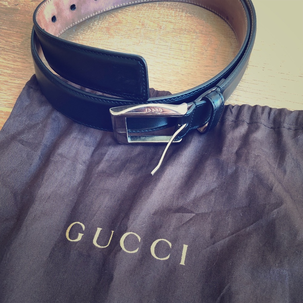 Gucci, men’s black leather belt. Size 90